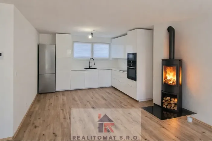 Pronájem rodinného domu, Chrášťany, 108 m2