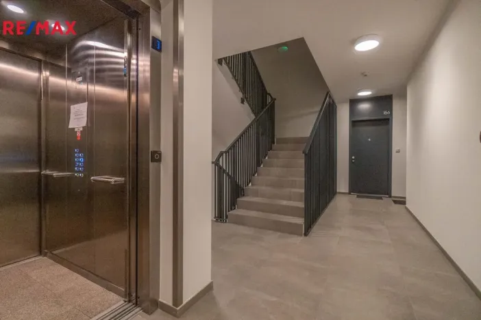 Pronájem bytu 2+kk, Praha - Nusle, Mužíkova, 43 m2