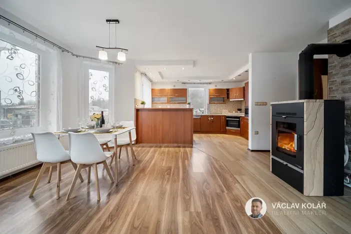 Prodej rodinného domu, Pecka, 176 m2