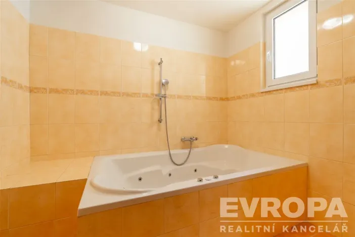 Prodej rodinného domu, Zeleneč, Bezručova, 213 m2