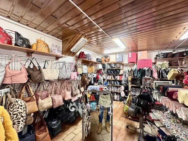 Pronájem obchodního prostoru, Znojmo, Divišovo náměstí, 50 m2