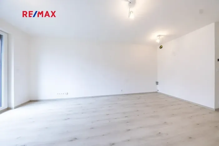 Prodej bytu 1+kk, Praha - Háje, Sochorcova, 33 m2