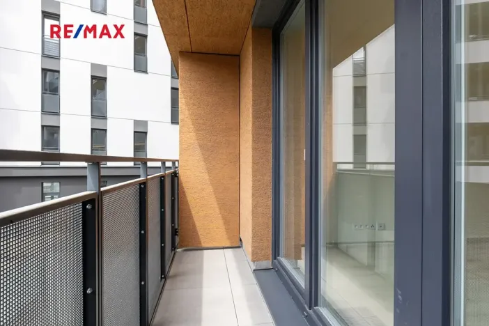 Prodej bytu 1+kk, Praha - Háje, Sochorcova, 33 m2