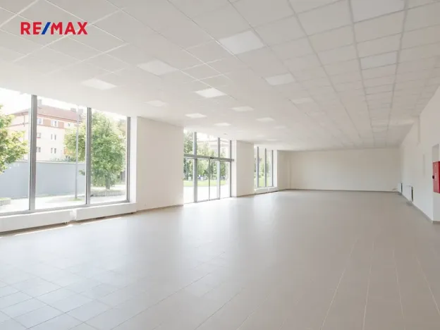 Prodej obchodního prostoru, Kladno, U tržnice, 460 m2