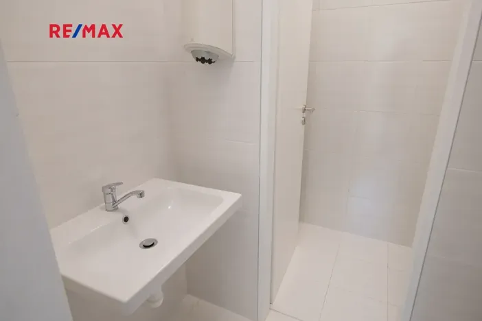 Prodej obchodního prostoru, Kladno, U tržnice, 460 m2