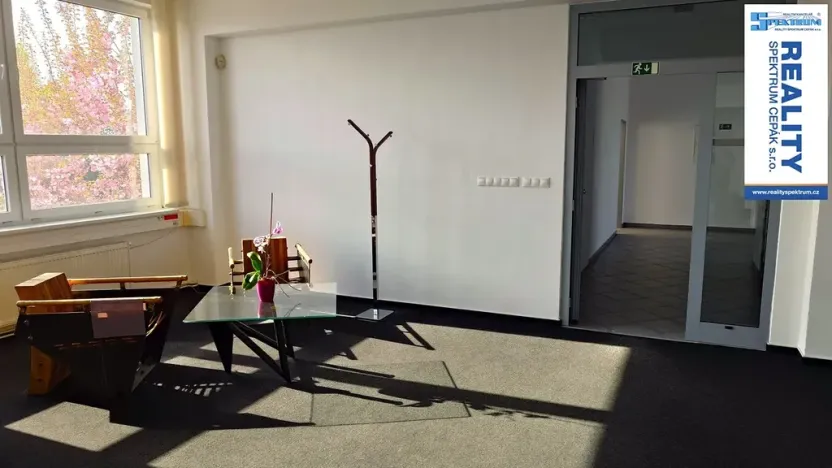 Pronájem kanceláře, Lišov, Hůrecká, 235 m2