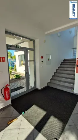Pronájem kanceláře, Lišov, Hůrecká, 235 m2