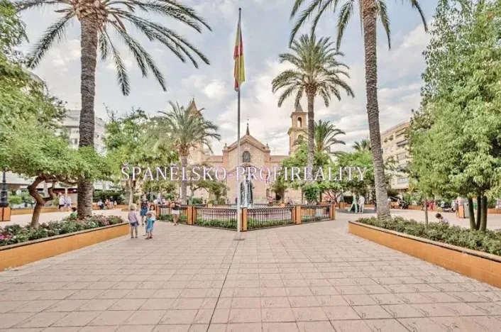 Prodej vícegeneračního domu, Torrevieja, Španělsko, 91 m2