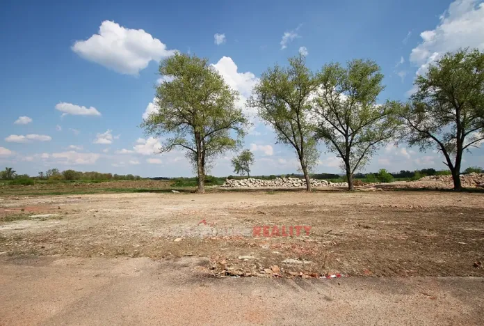 Pronájem komerčního pozemku, Hevlín, 16559 m2
