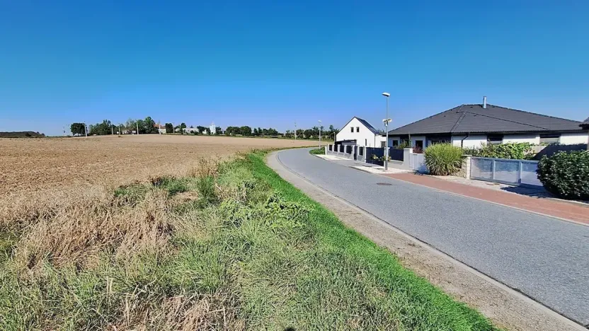 Prodej pozemku pro bydlení, Hrušovany u Brna, Pod Střediskem, 1095 m2