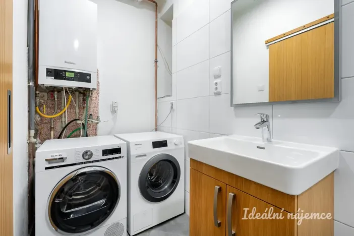 Pronájem bytu 2+kk, Praha, Na Jezerce, 52 m2