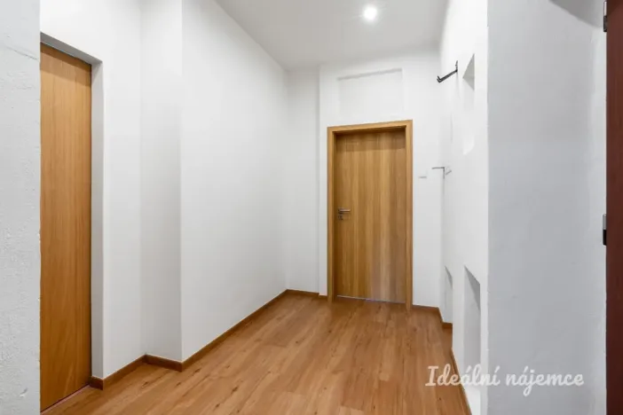 Pronájem bytu 2+kk, Praha, Na Jezerce, 52 m2