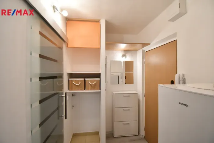 Pronájem bytu 1+1, Hradec Králové - Slezské Předměstí, Ječná, 34 m2