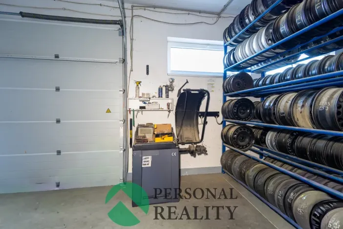 Prodej obchodního prostoru, Králův Dvůr - Levín, 411 m2