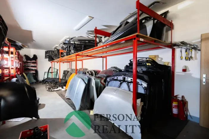 Prodej obchodního prostoru, Králův Dvůr - Levín, 411 m2