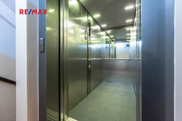 Pronájem bytu 3+kk, Praha - Bohnice, Radomská, 54 m2