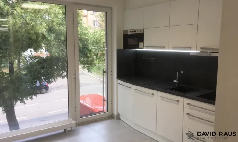 Prodej obchodního prostoru, Brno - Královo Pole, Mojmírovo náměstí, 78 m2