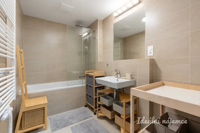 Pronájem bytu 3+kk, Praha - Hloubětín, Waltariho, 75 m2