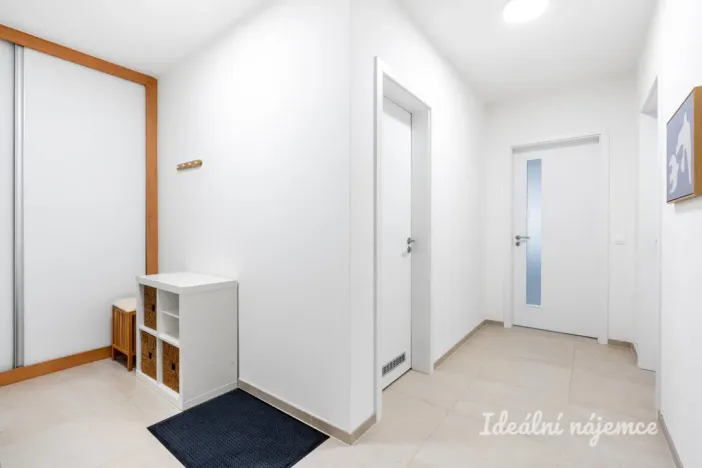 Pronájem bytu 3+kk, Praha - Hloubětín, Waltariho, 75 m2