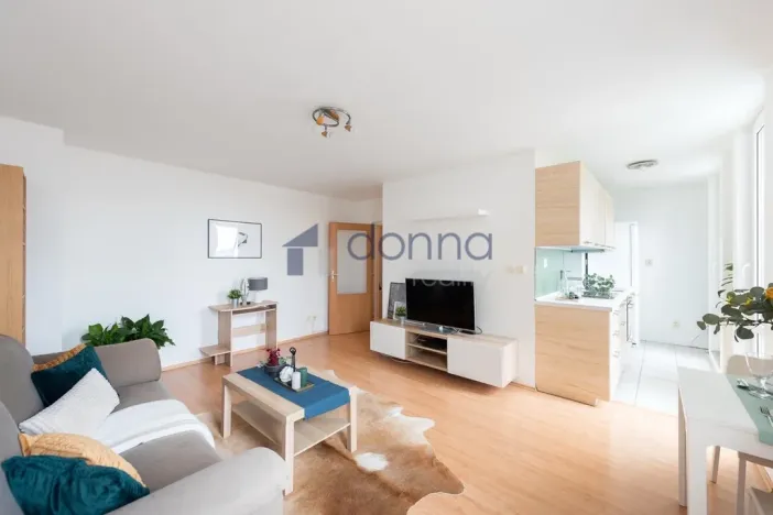 Pronájem bytu 2+kk, Praha, Za černým mostem, 51 m2