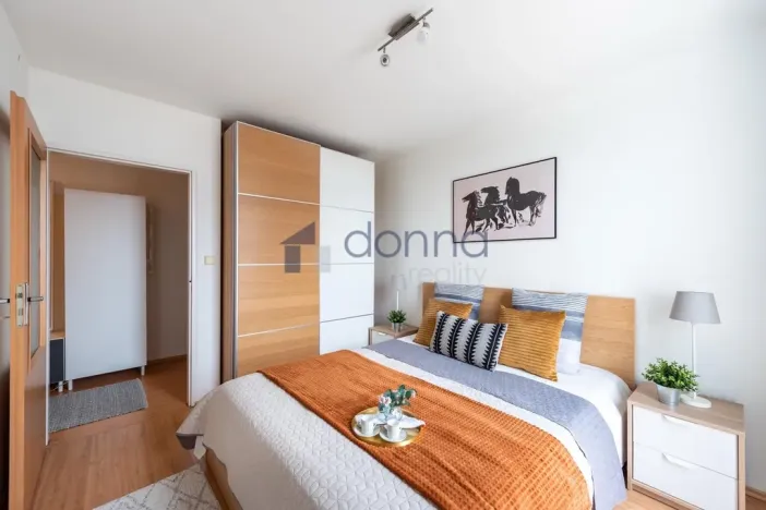 Pronájem bytu 2+kk, Praha, Za černým mostem, 51 m2