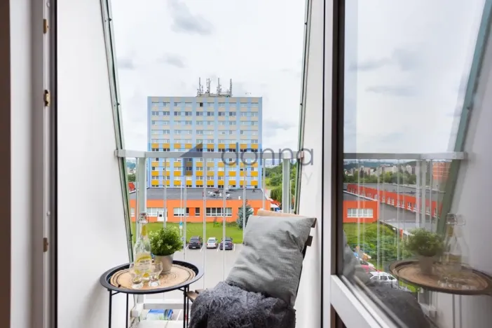 Pronájem bytu 2+kk, Praha, Za černým mostem, 51 m2