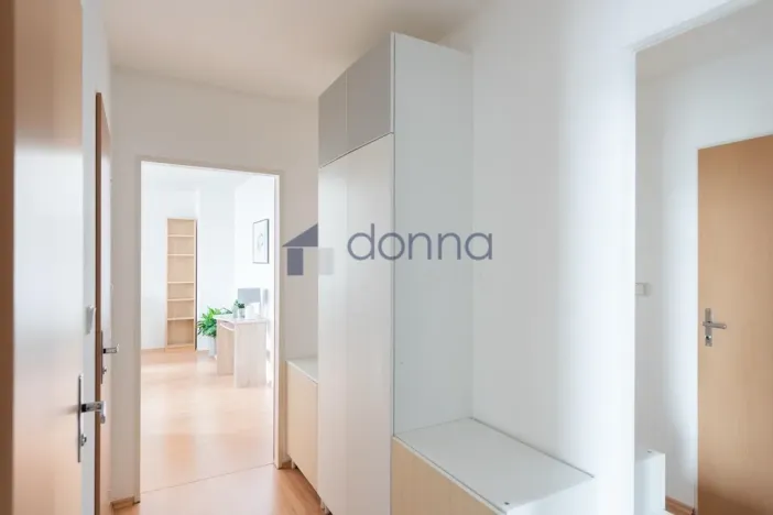 Pronájem bytu 2+kk, Praha, Za černým mostem, 51 m2