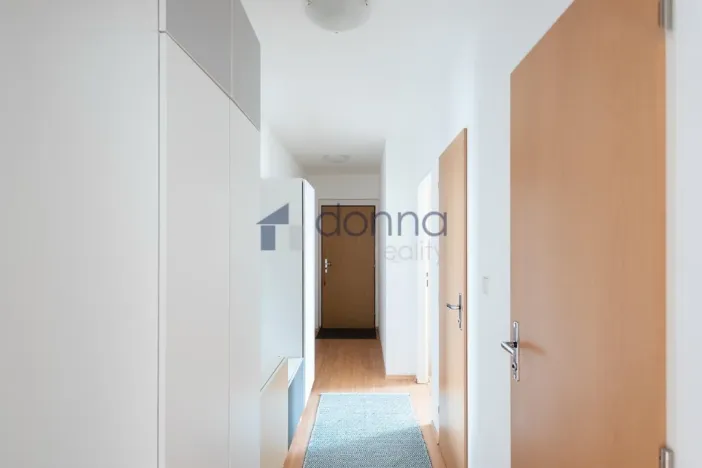 Pronájem bytu 2+kk, Praha, Za černým mostem, 51 m2