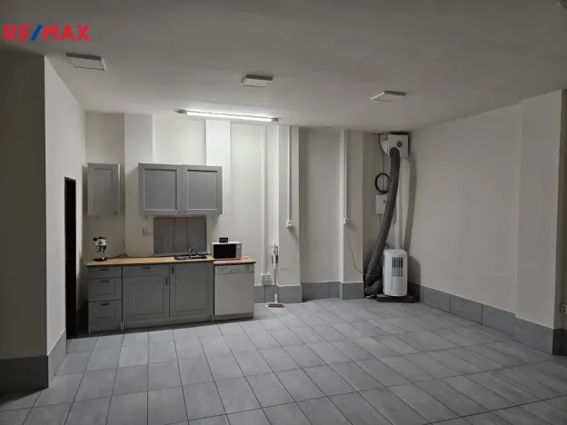 Pronájem obchodního prostoru, Praha - Žižkov, Vlkova, 50 m2