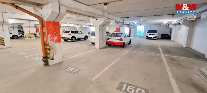 Pronájem garážového stání, Praha, Ve Lhotce, 12 m2