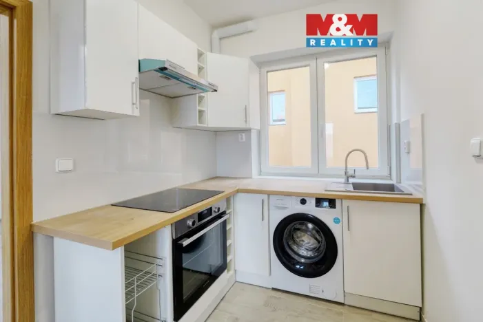 Pronájem bytu 2+kk, Plzeň - Jižní Předměstí, Husova, 45 m2