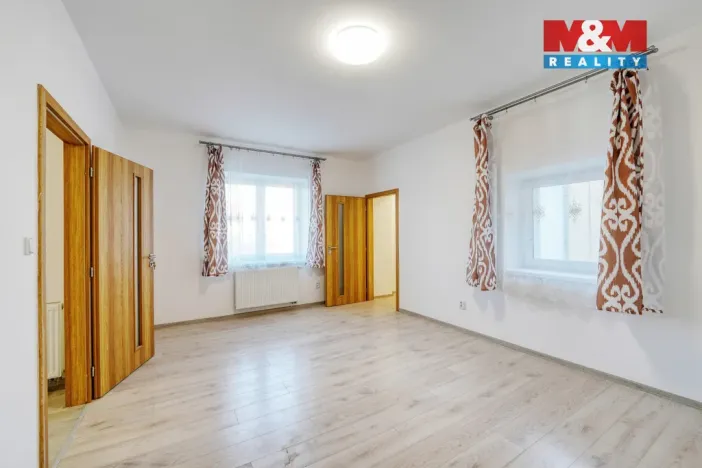 Pronájem bytu 1+1, Plzeň - Jižní Předměstí, Husova, 35 m2