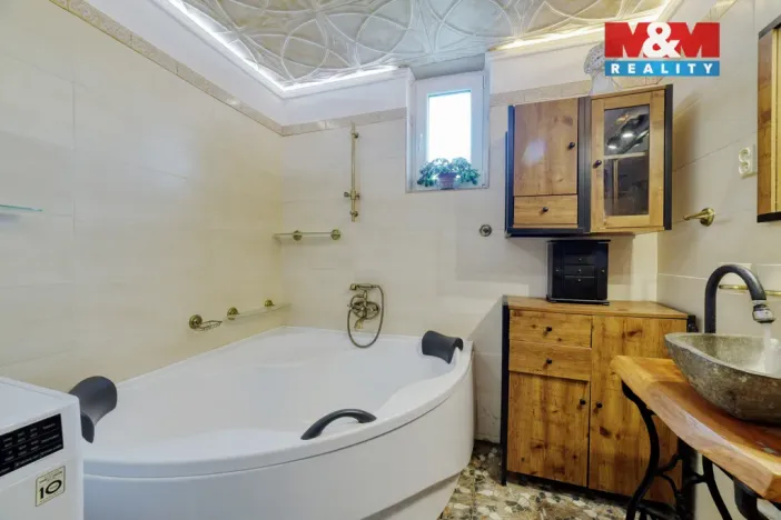 Prodej rodinného domu, Broumov, 183 m2