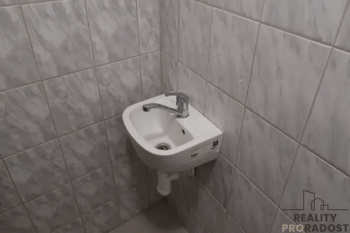 Pronájem obchodního prostoru, Holešov, nám. Dr. E. Beneše, 80 m2