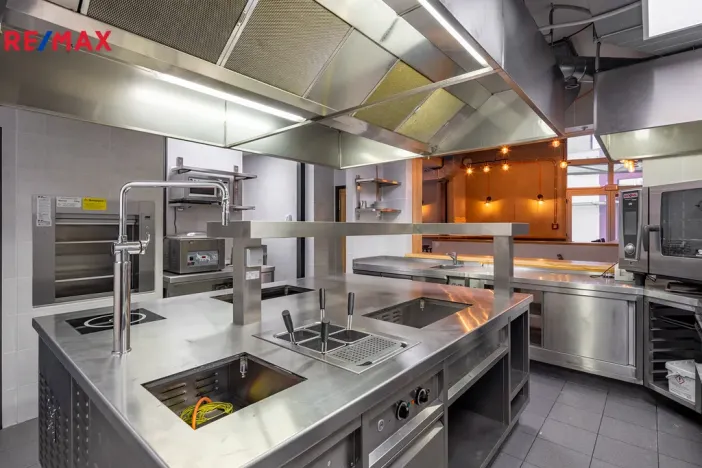 Pronájem restaurace, Praha - Stodůlky, Tlumačovská, 365 m2