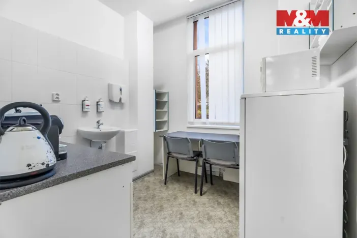 Pronájem obchodního prostoru, Ústí nad Labem - Severní Terasa, Šrámkova, 181 m2