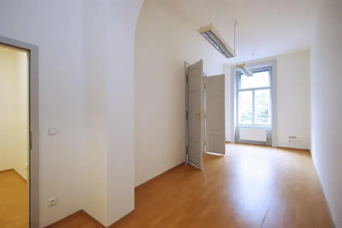 Pronájem kanceláře, Praha - Smíchov, Štefánikova, 70 m2