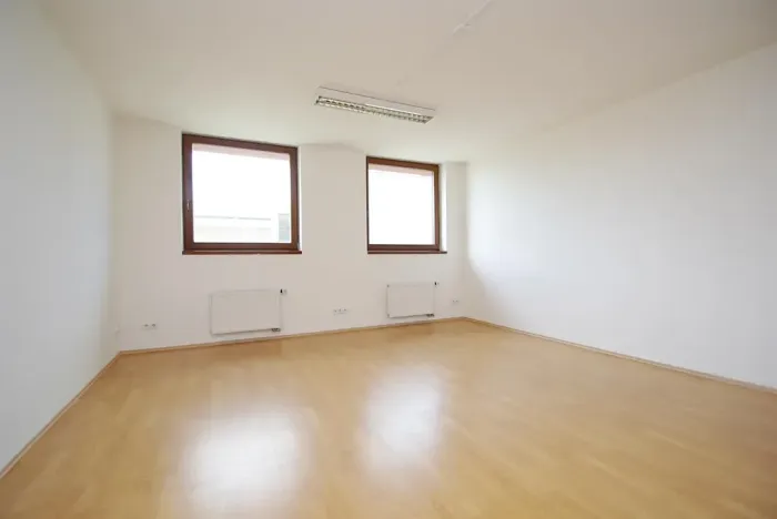 Pronájem kanceláře, Praha - Smíchov, Štefánikova, 63 m2