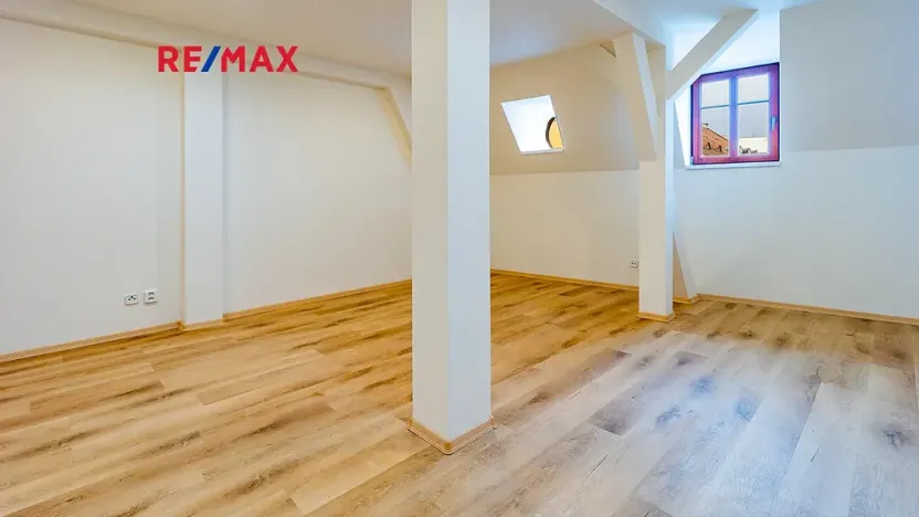 Prodej bytu 2+1, Česká Lípa, Škroupovo náměstí, 75 m2