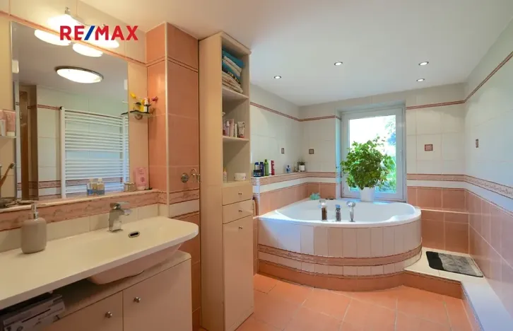 Prodej kanceláře, Lomnice, 298 m2