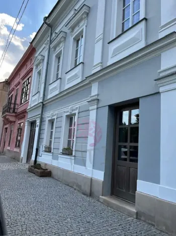 Pronájem obchodního prostoru, Kostelec nad Černými lesy, náměstí Smiřických, 70 m2