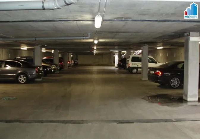 Pronájem garážového stání, Plzeň - Jižní Předměstí, Kollárova, 18 m2