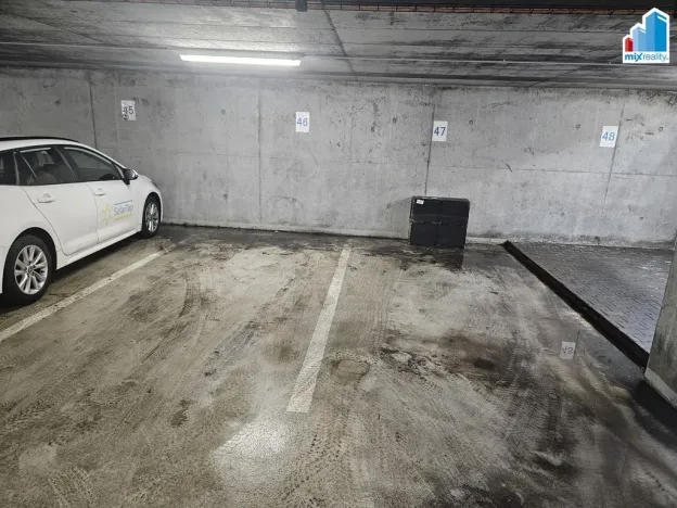 Pronájem garážového stání, Plzeň - Jižní Předměstí, Kollárova, 20 m2
