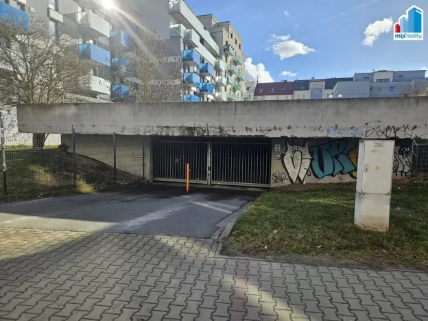 Pronájem garážového stání, Plzeň - Jižní Předměstí, Kollárova, 20 m2