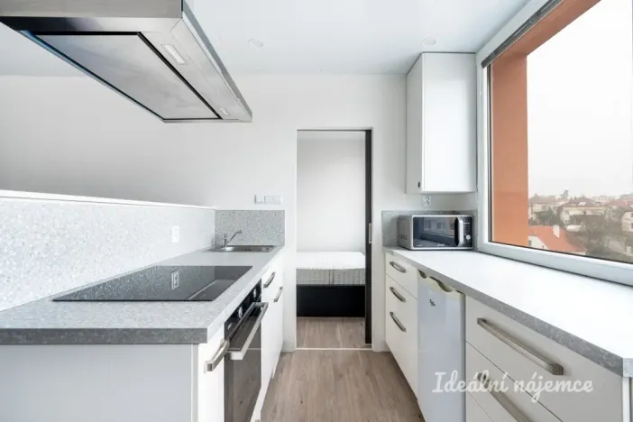 Pronájem bytu 2+kk, Praha - Modřany, Lysinská, 32 m2