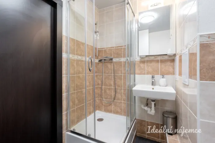 Pronájem bytu 2+kk, Praha - Modřany, Lysinská, 32 m2