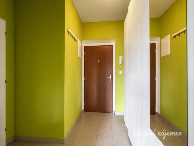 Pronájem bytu 1+kk, Praha - Záběhlice, Mikanova, 31 m2