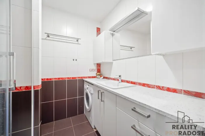 Pronájem bytu 2+kk, Pardubice - Zelené Předměstí, nábřeží Závodu míru, 49 m2