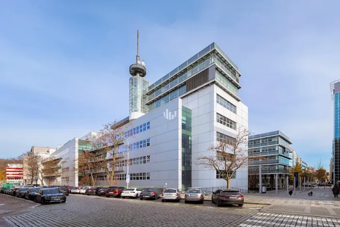 Pronájem kanceláře, Praha - Smíchov, Radlická, 363 m2