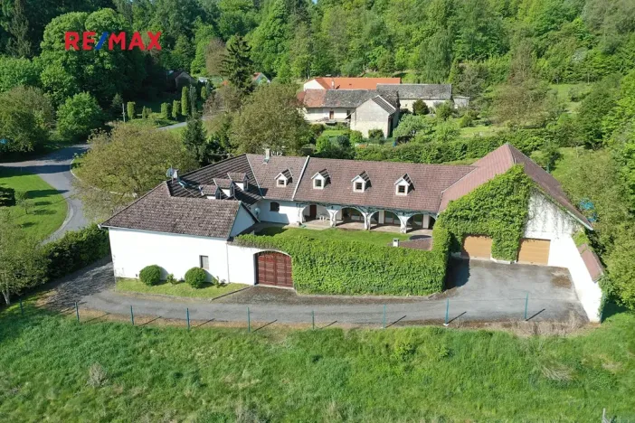 Prodej rodinného domu, Janůvky, 457 m2